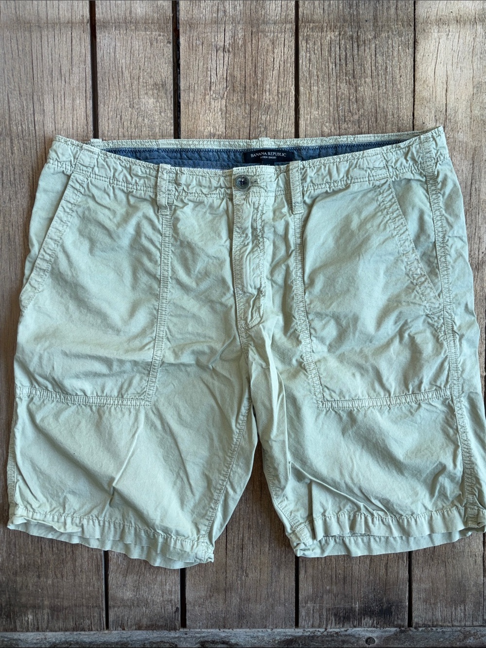 Banana Republic Men's Aiden 34” Sage Green Shorts